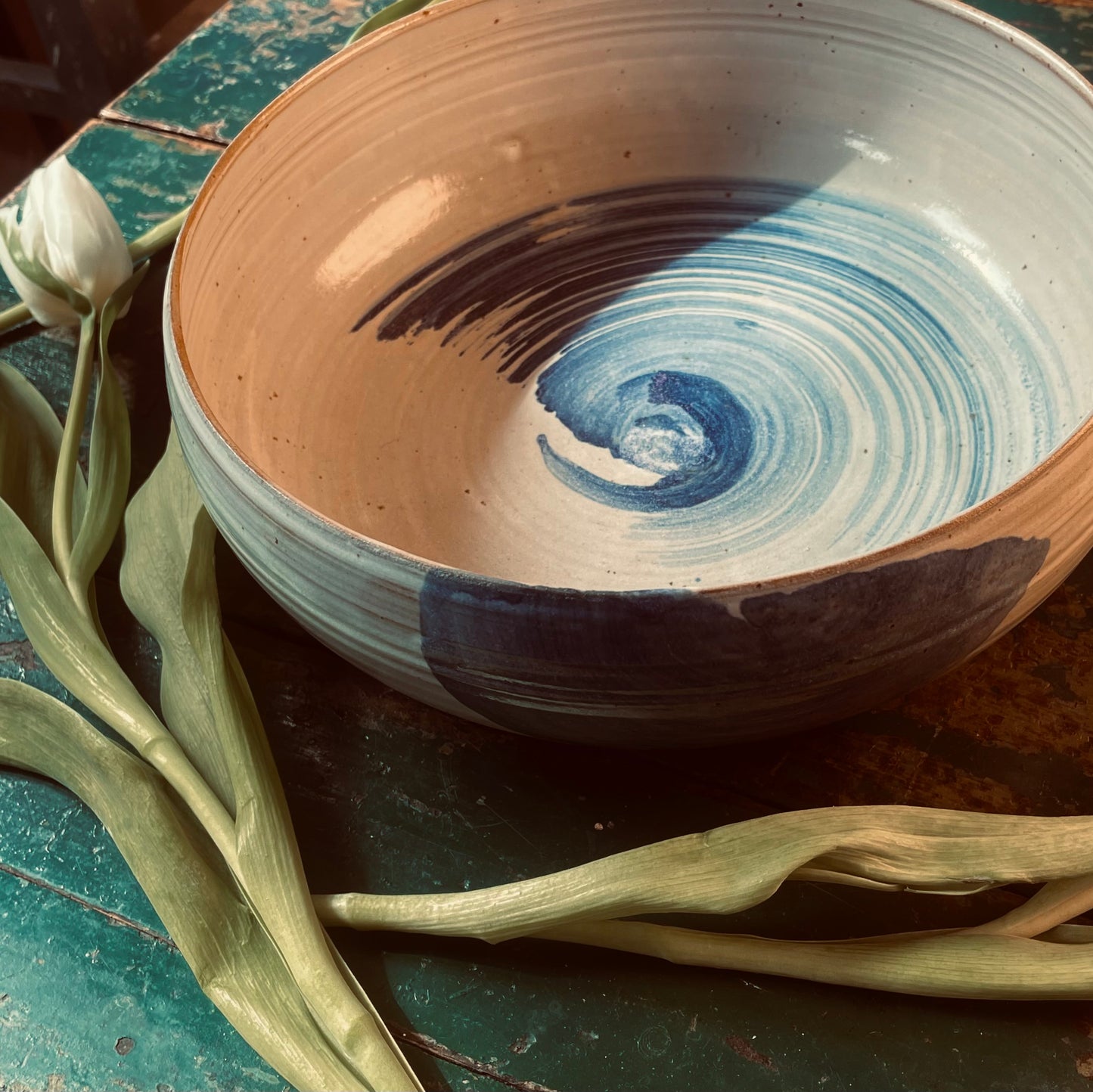 Waves serving bowl
