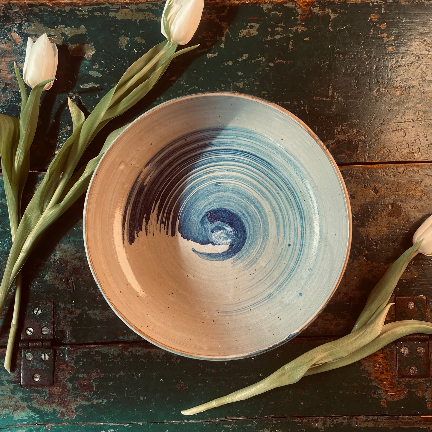 Waves serving bowl