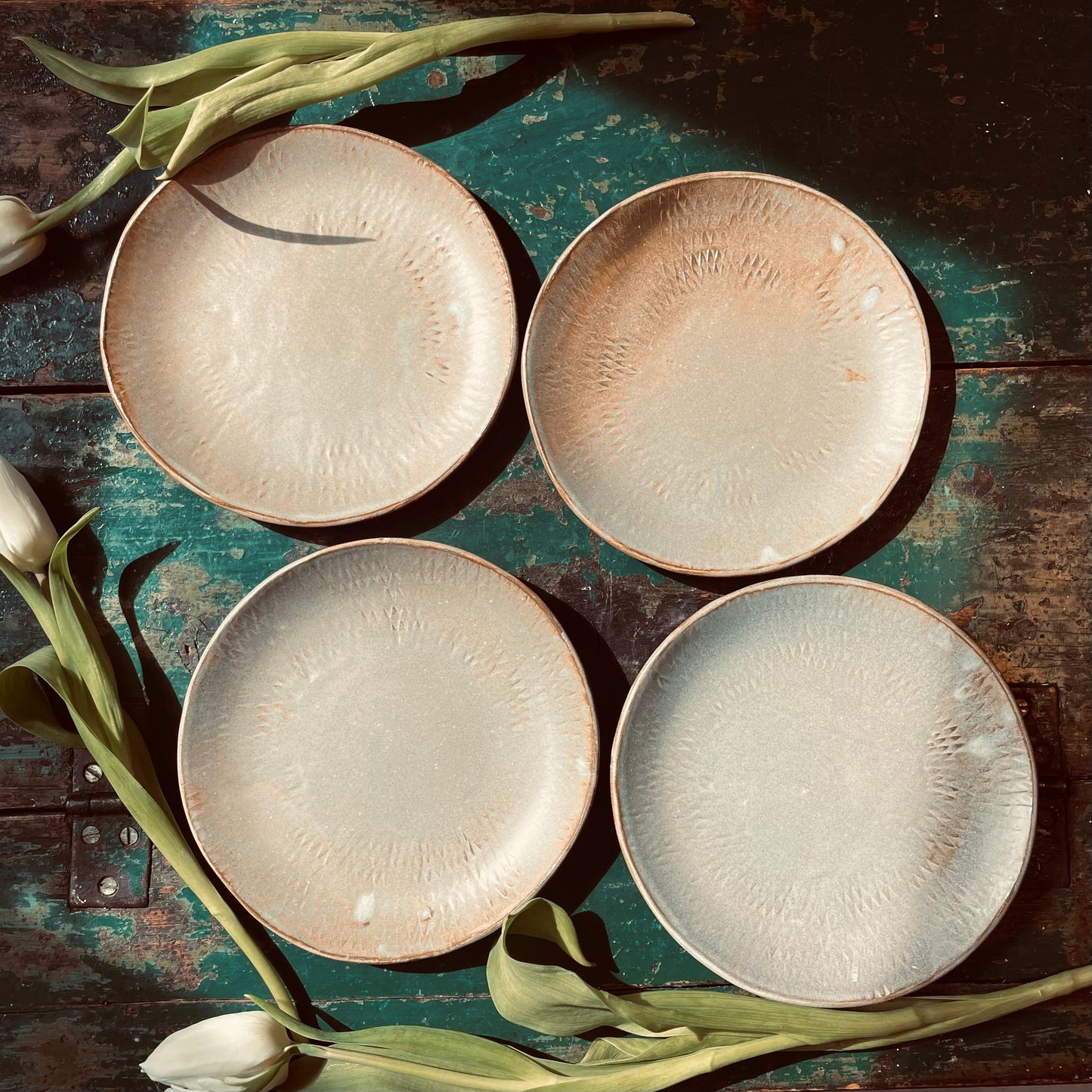 Set of four dessert plate